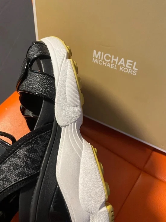 Michael Kors Black Sandal Box Label - Picture 6 of 7